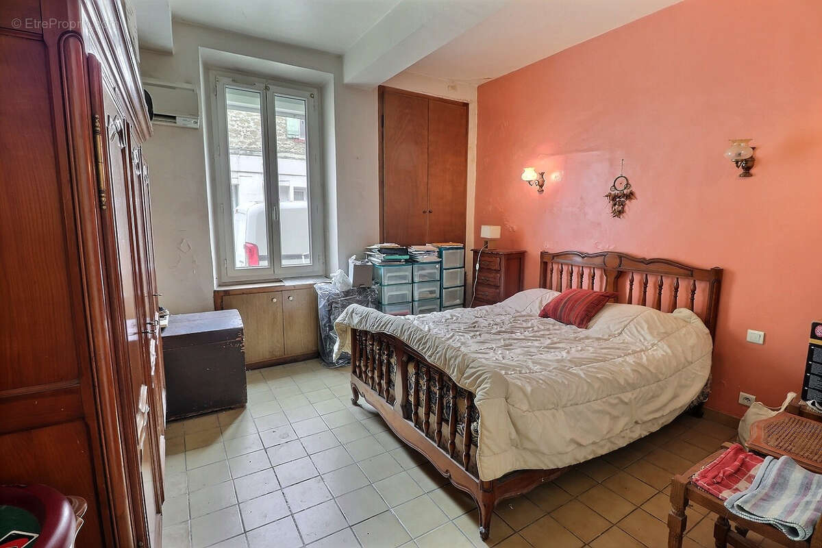 Appartement à ENTRAIGUES-SUR-LA-SORGUE