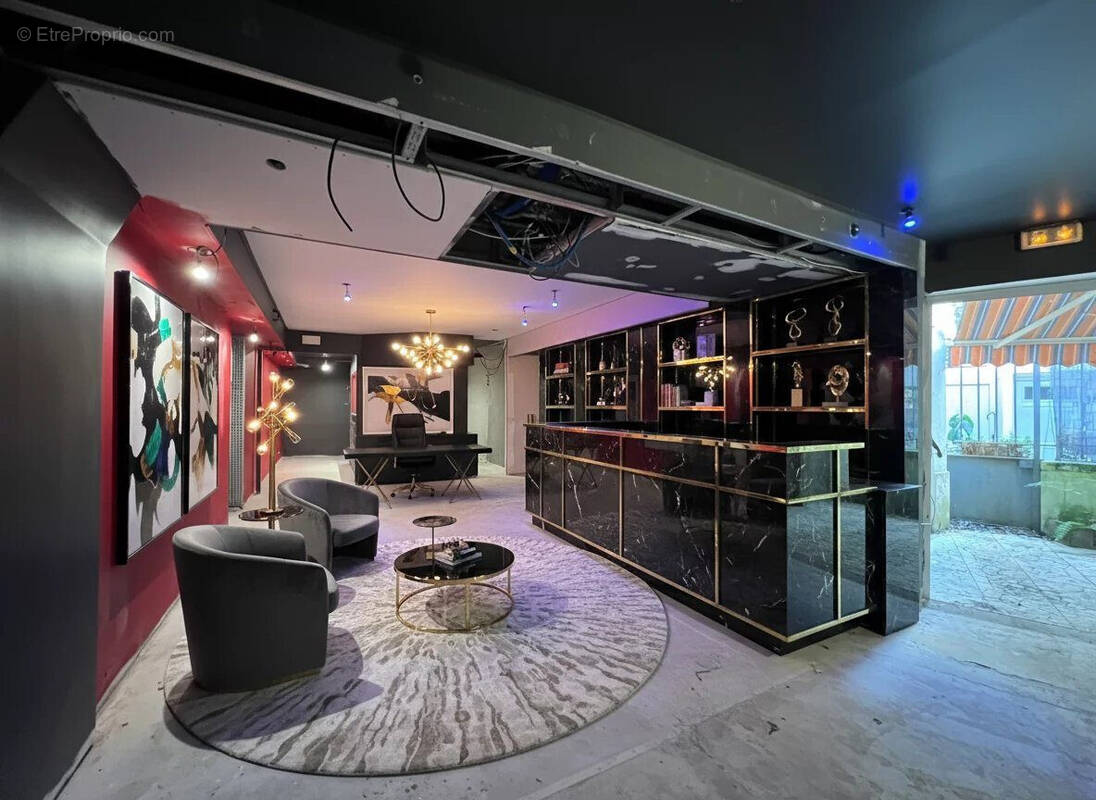 Image générée par une IA - non contractuelle - Commerce à PARIS-13E