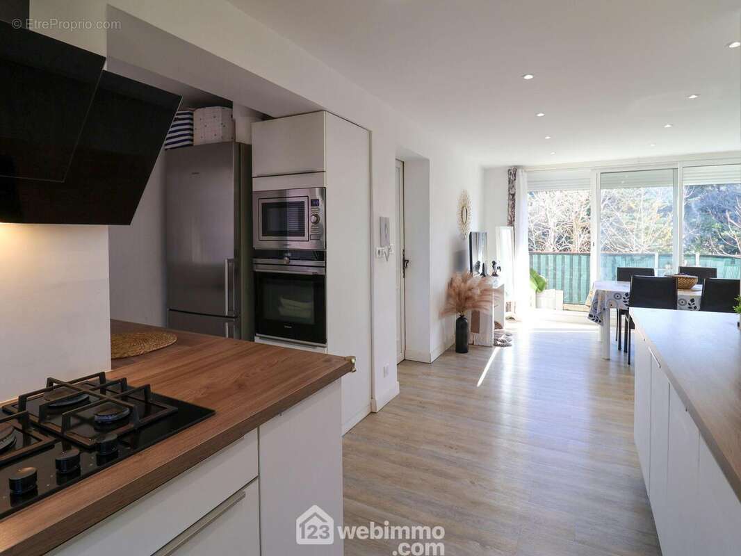 Appartement à MARSEILLE-9E