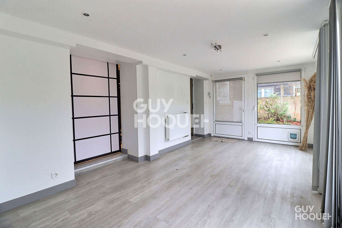 Maison à SAINTE-GENEVIEVE-DES-BOIS