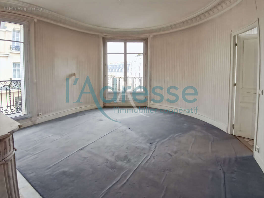 Appartement à PARIS-16E