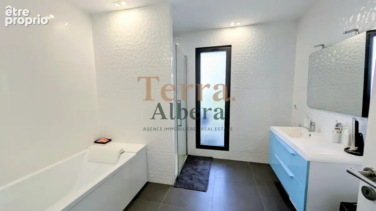 SAINT-GENIS-DES-FONTAINES - Grande villa contemporaine sans aucuns travaux - photo 14