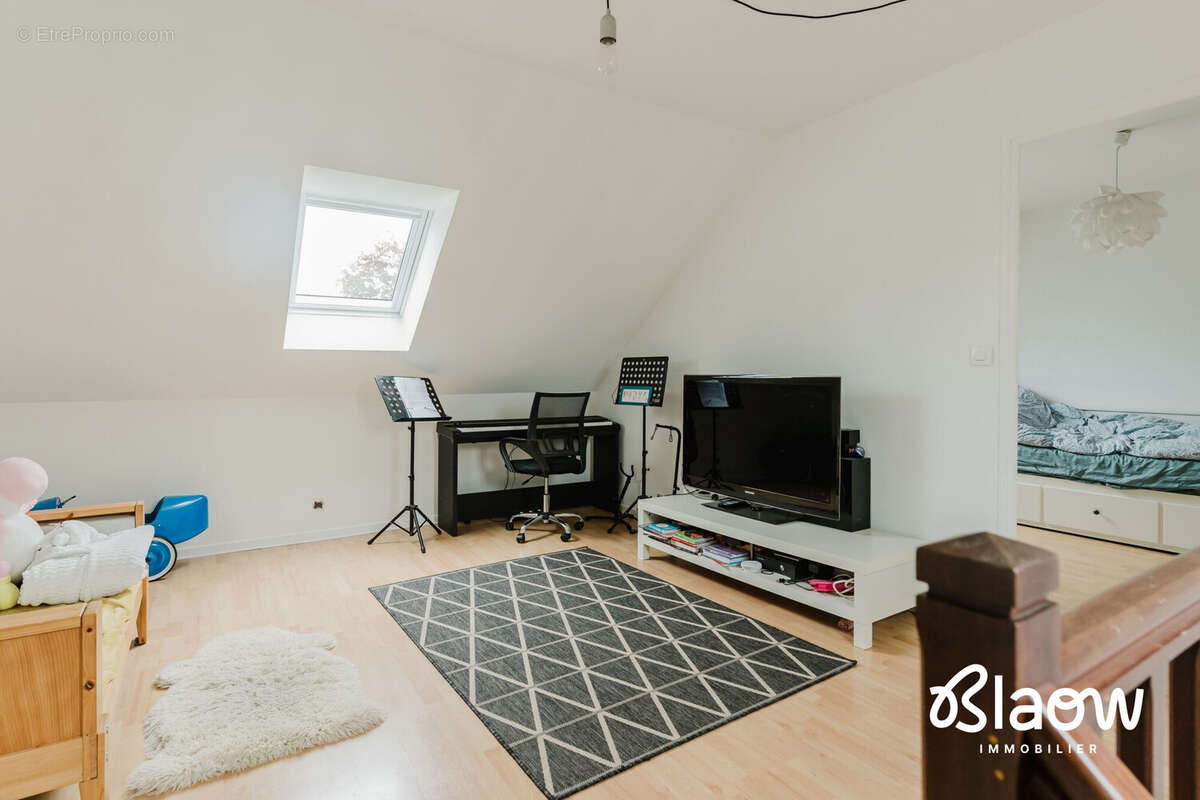 Maison 146 m² à Chassieu  - photo 9