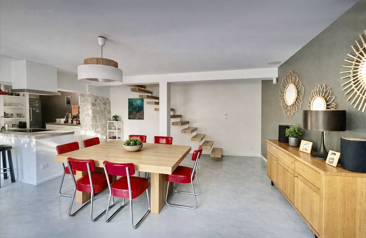 Maison à MONTELIMAR