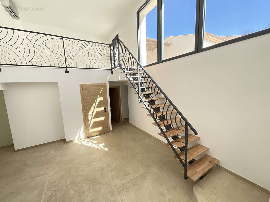 Maison à LE PUY-SAINTE-REPARADE