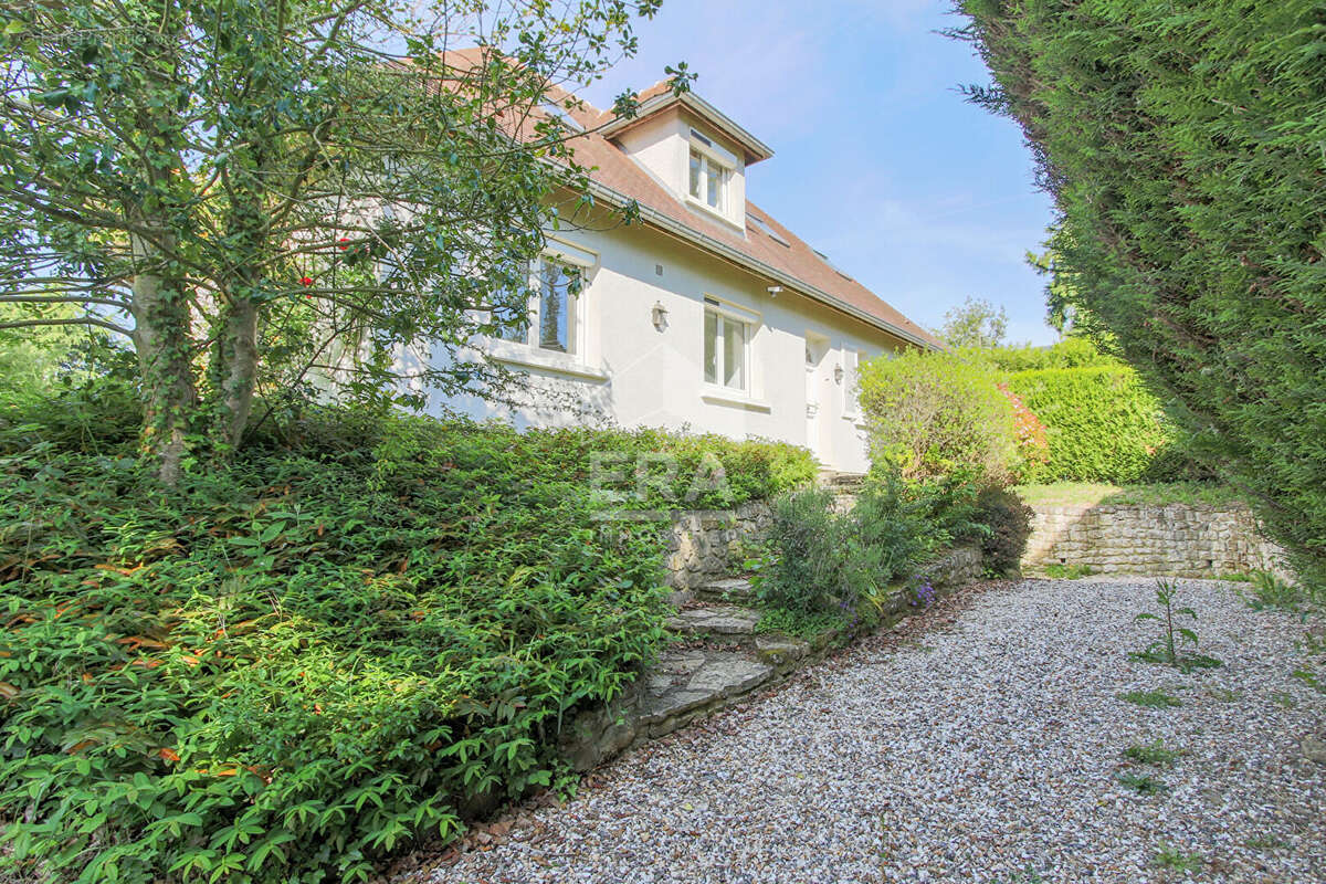 Maison à CRESPIERES