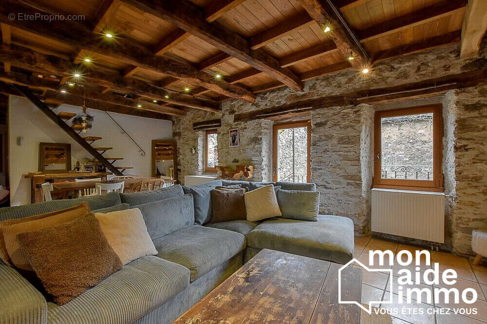 Maison à LA SALVETAT-PEYRALES