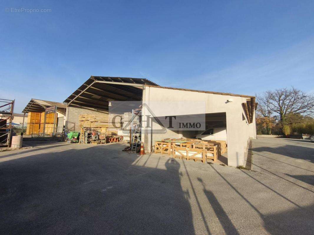 Commerce à TOURRETTES