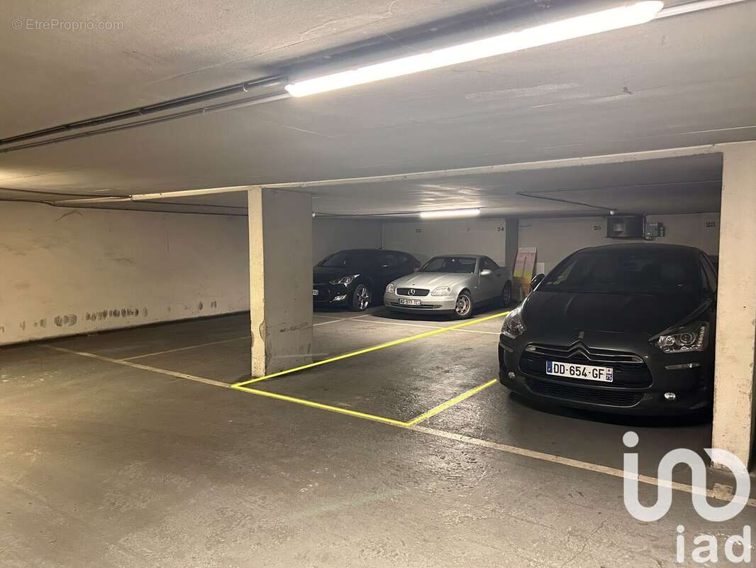 Photo 3 - Parking à PARIS-3E