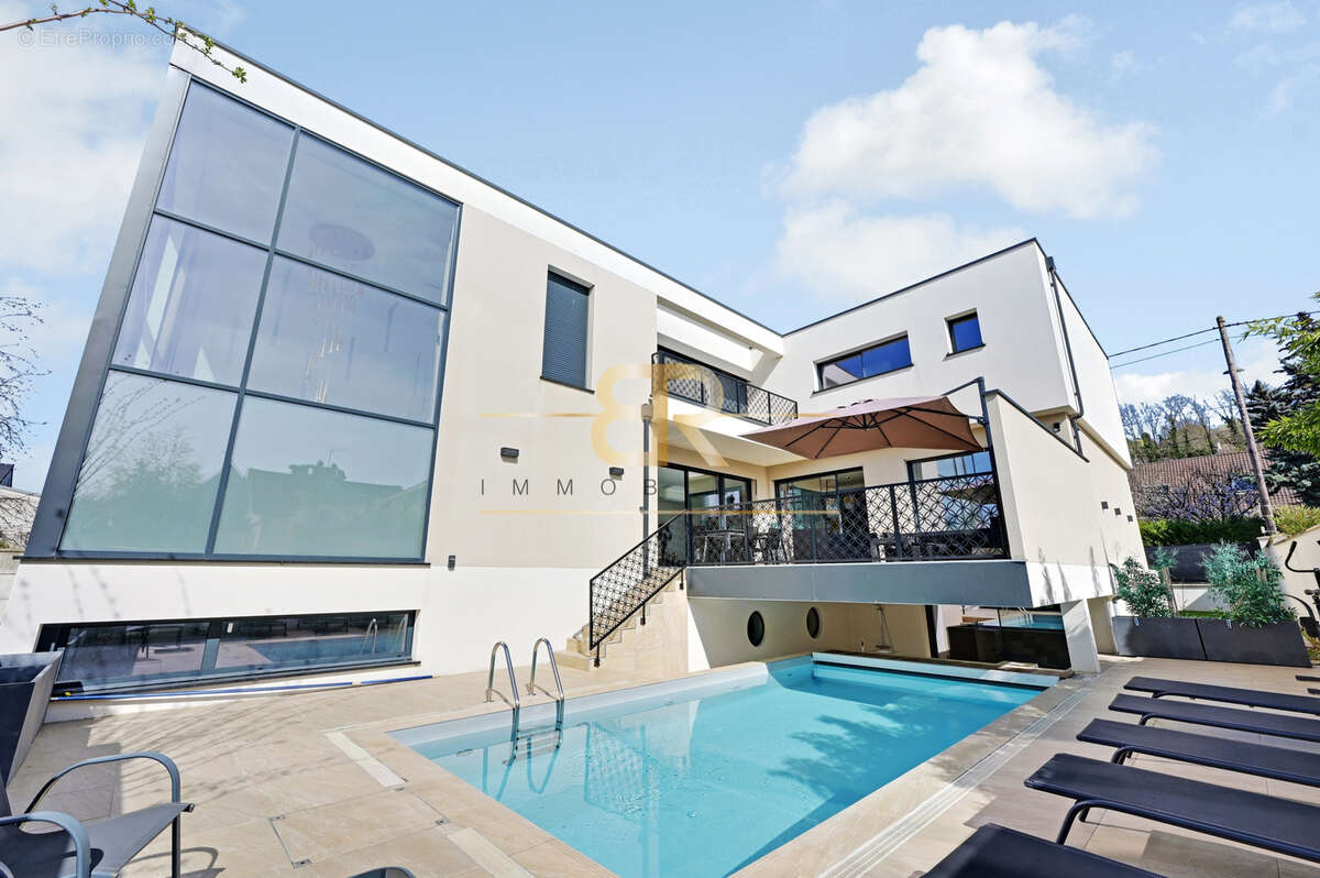 Maison à CHENNEVIERES-SUR-MARNE