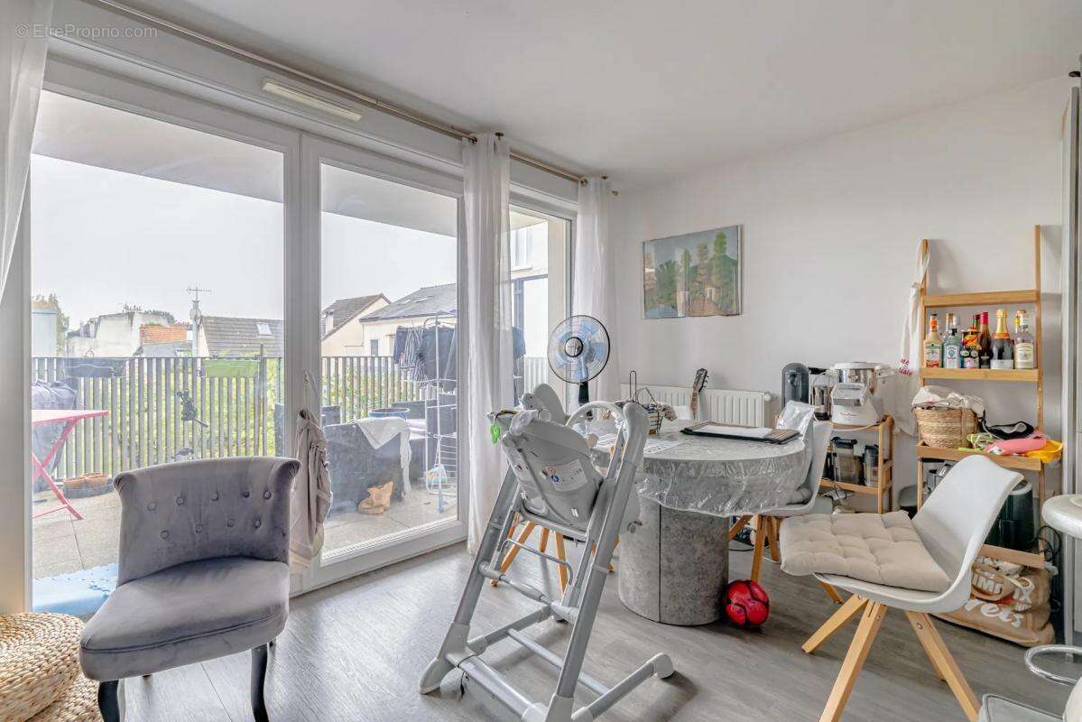 Appartement à CHENNEVIERES-SUR-MARNE