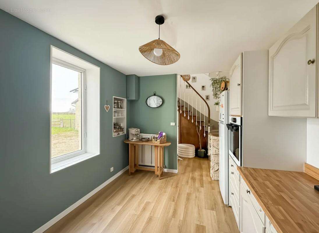 Maison de Maître 5 pièces 134 m² à Tronget avec Pré et Étables - photo 5