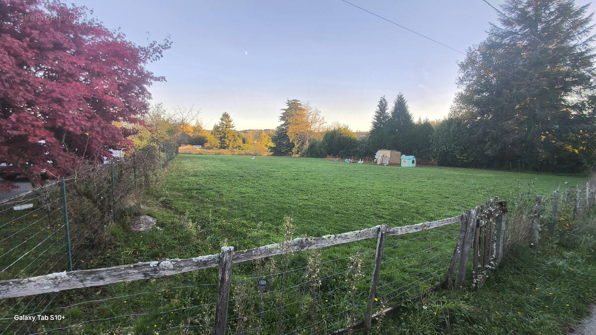 Terrain à NEUVIC-ENTIER