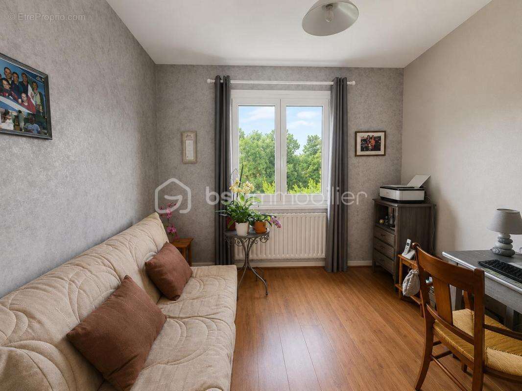Maison familiale de 142 m² avec terrain arboré de 2 394 m², sous-sol complet et combles aménagés - photo 10