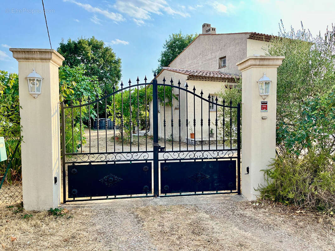 Maison à SAINT-CEZAIRE-SUR-SIAGNE