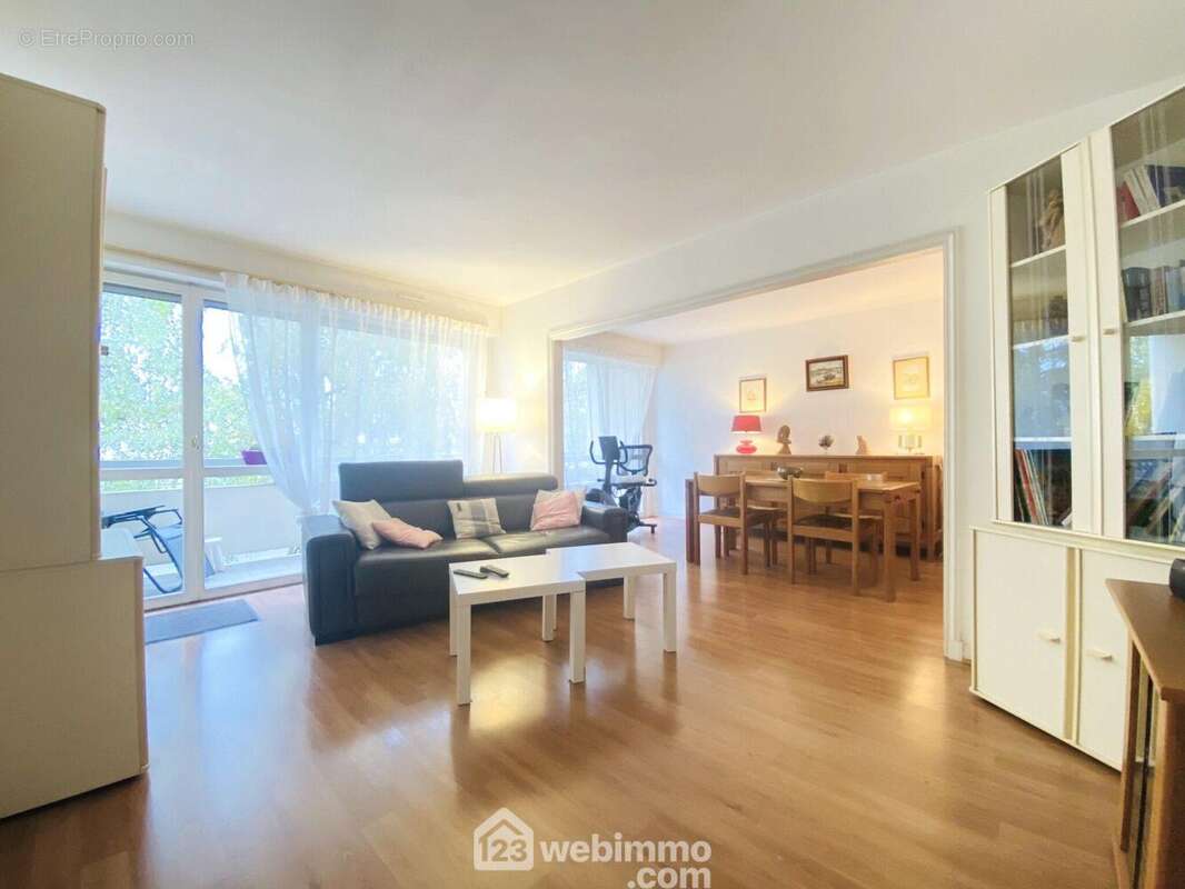 Passons au salon/séjour... - Appartement à RIS-ORANGIS