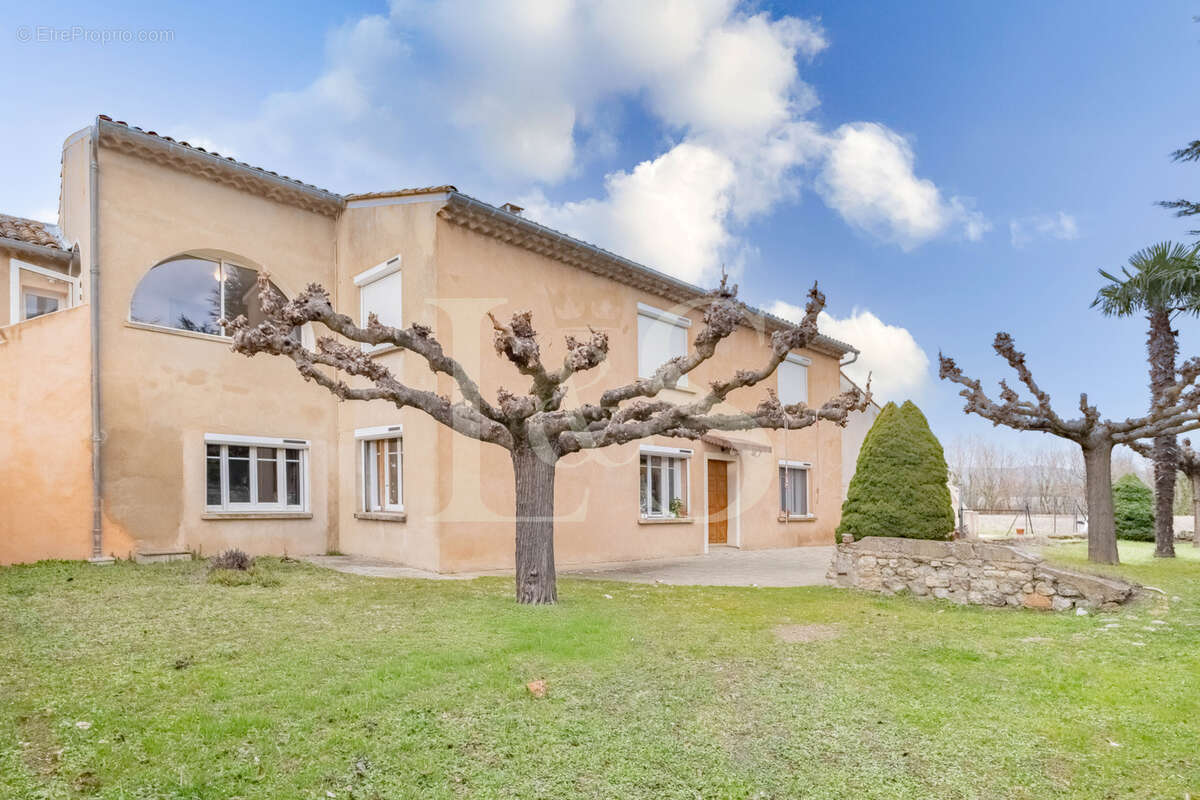 Maison à GORDES