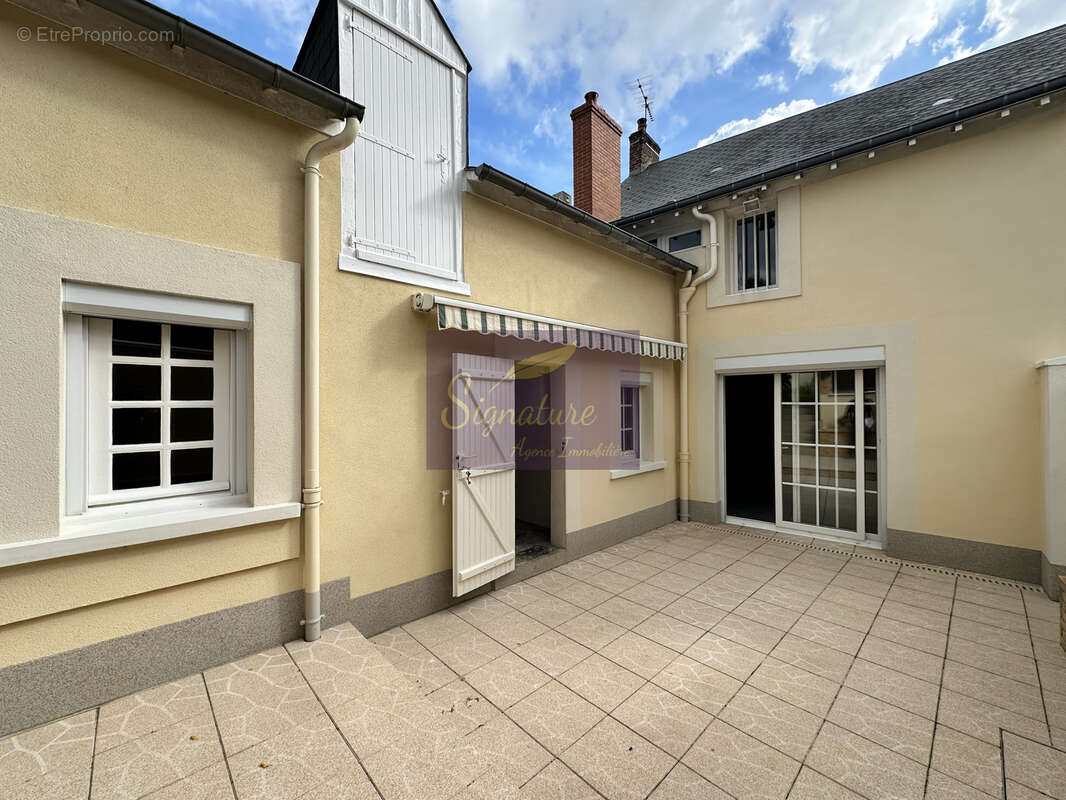 Maison à COULANS-SUR-GEE
