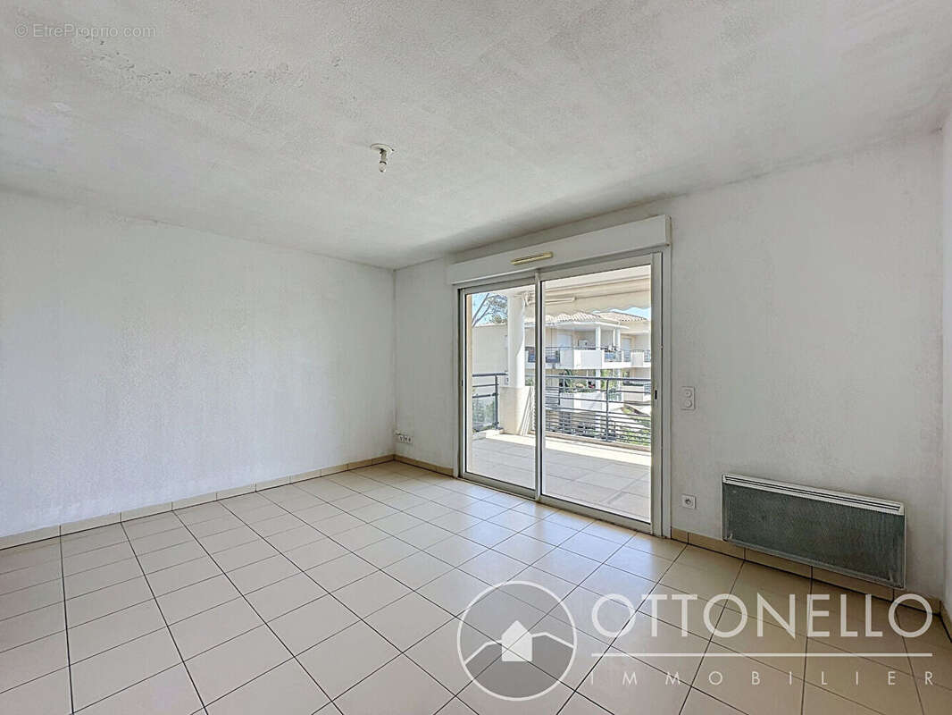 Appartement Roquebrune Sur Argens 2 pièces 48.44 m2 avec terrasse, balcon et 2 parkings - photo 3