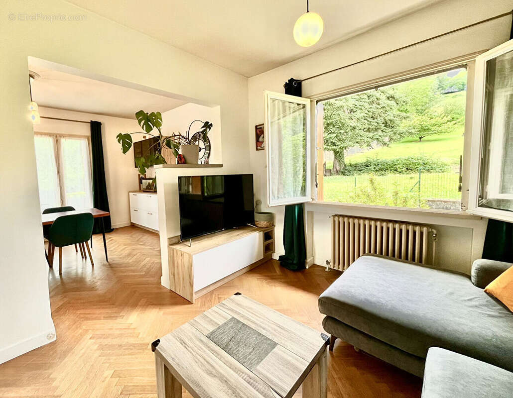 Maison à NIVOLAS-VERMELLE