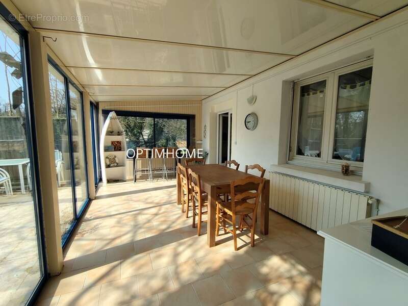 Maison à SAINT-LAURENT-DE-LA-PREE