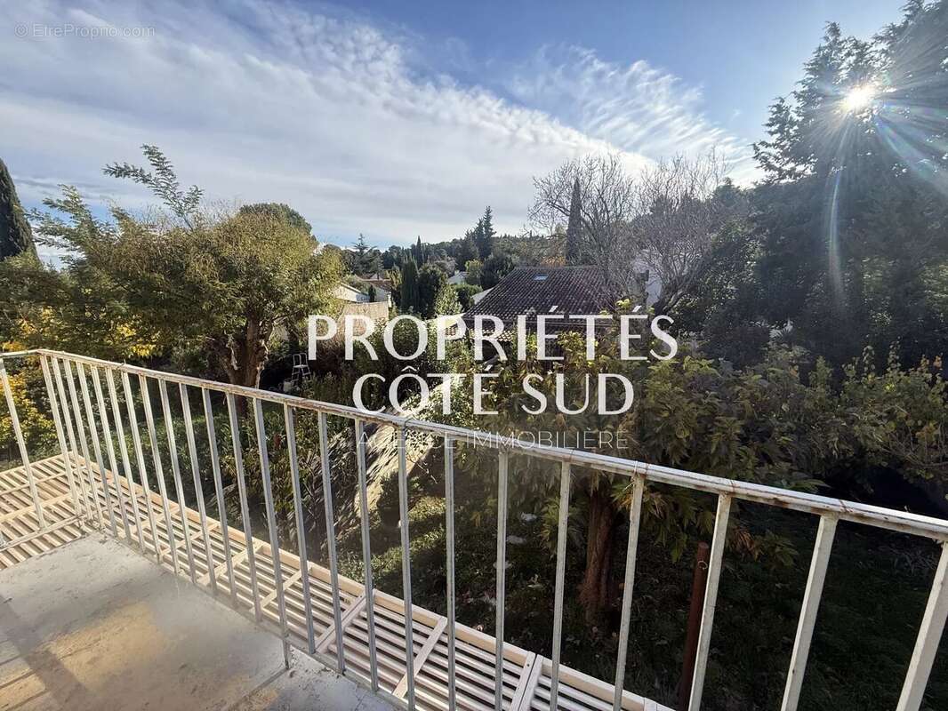 Appartement à VILLENEUVE-LES-AVIGNON