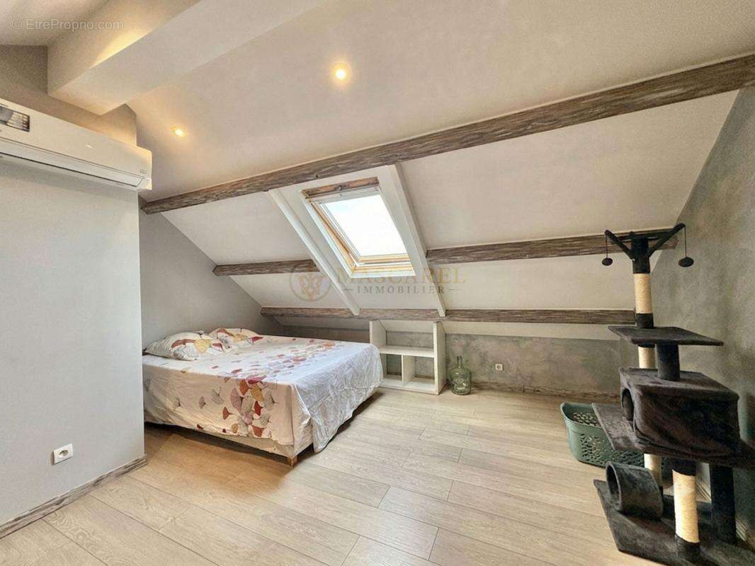 Beau Triplex Centre-ville Saint-Pierre - photo 9