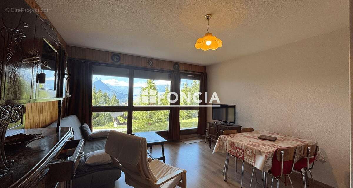 LA TOUSSUIRE station des Sybelles, ce charmant studio bénéficie d’un emplacement idéal pour les amoureux de la montagne et des s - photo 2