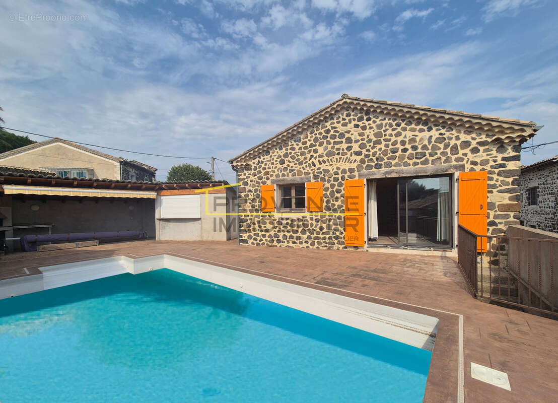 Maison à ALBA-LA-ROMAINE