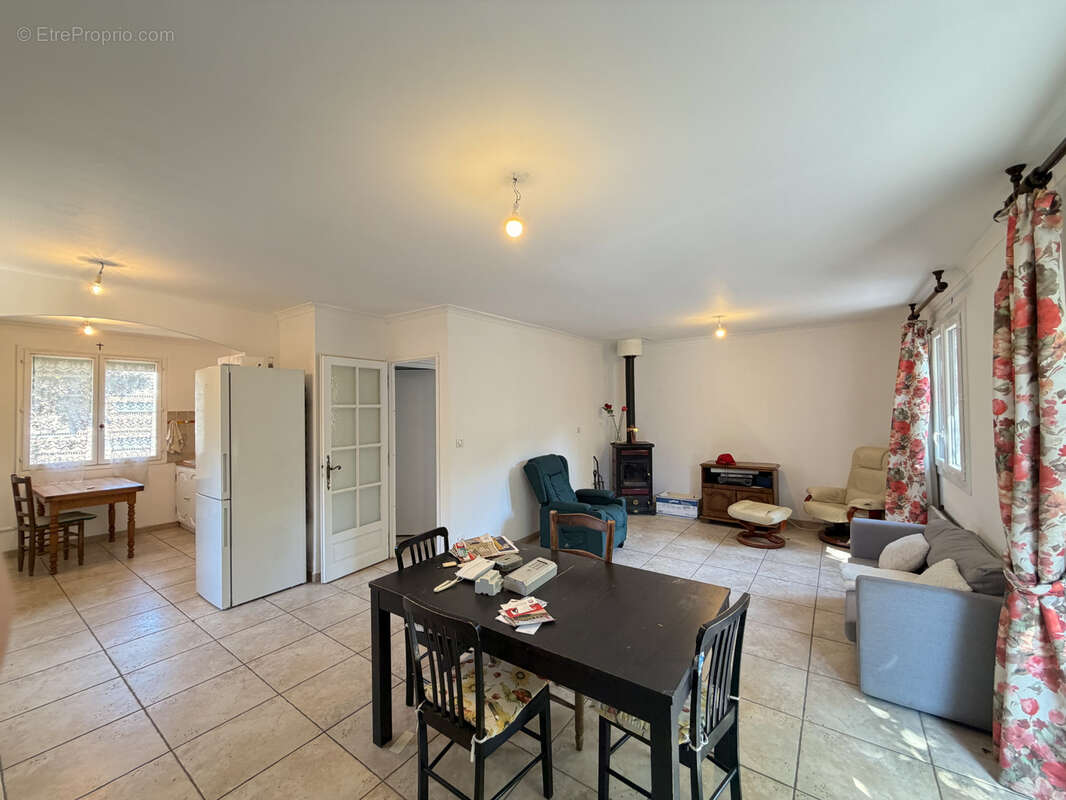 A vendre charmante villa t4 proche centre ville - 80 m2 - 544 m2 de terrain - 83470 saint maximin la sainte ba - photo 5