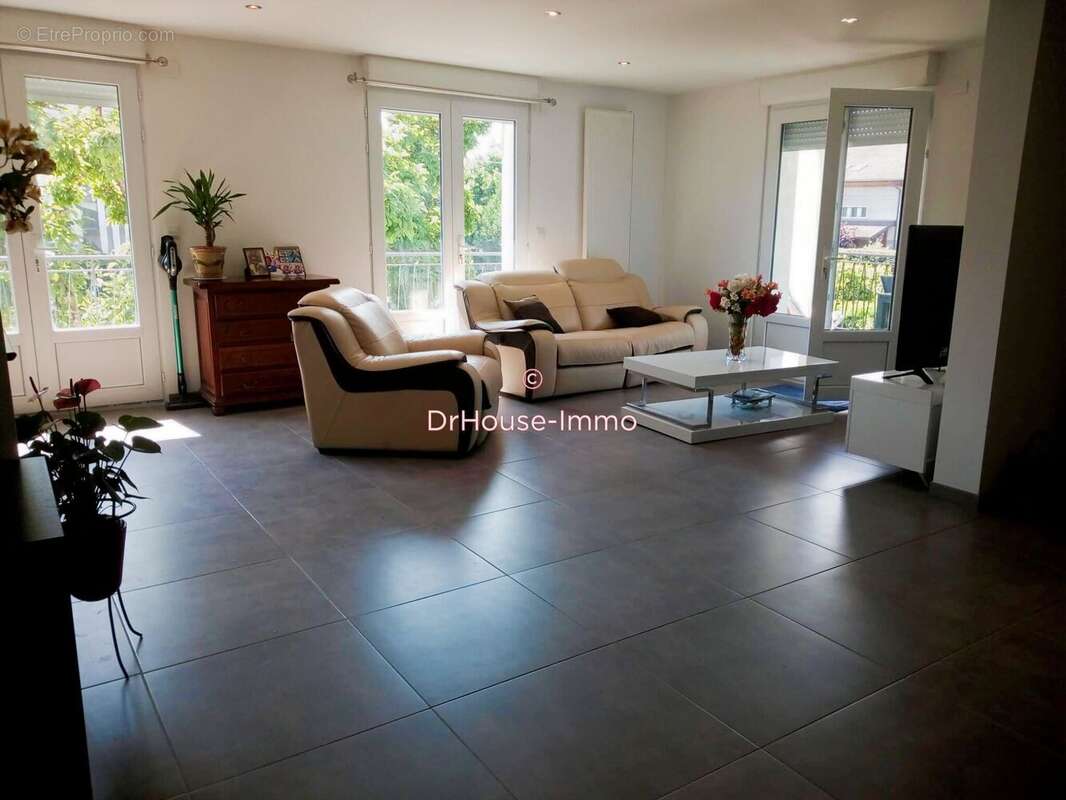 Appartement à POISY