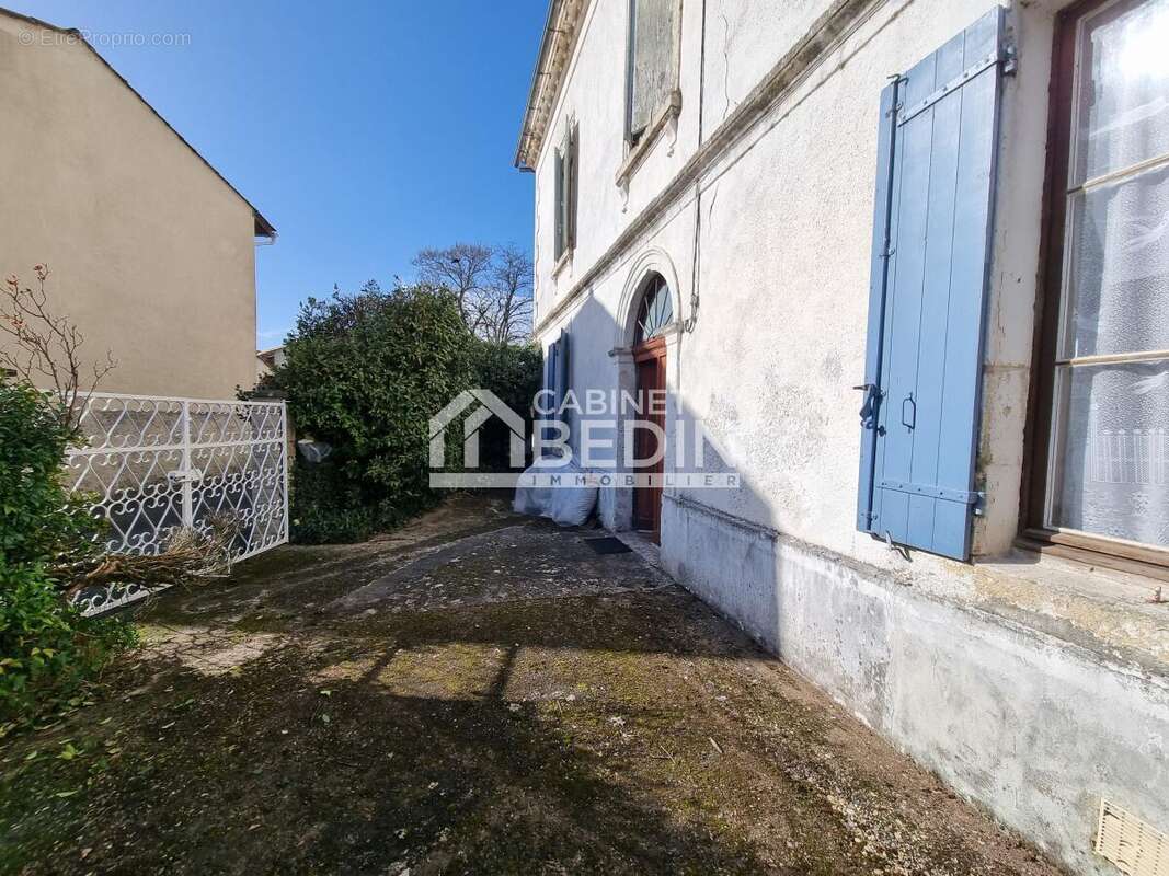 Maison à PUJOLS-SUR-CIRON