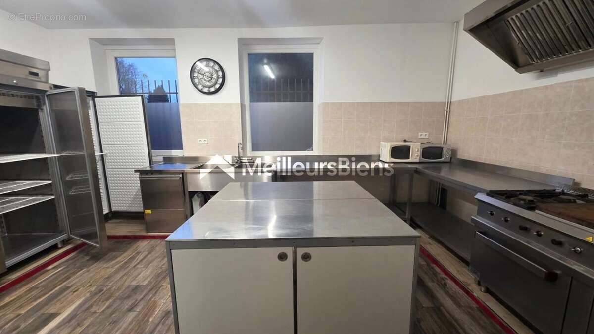 Commerce à PONT-SUR-SAMBRE