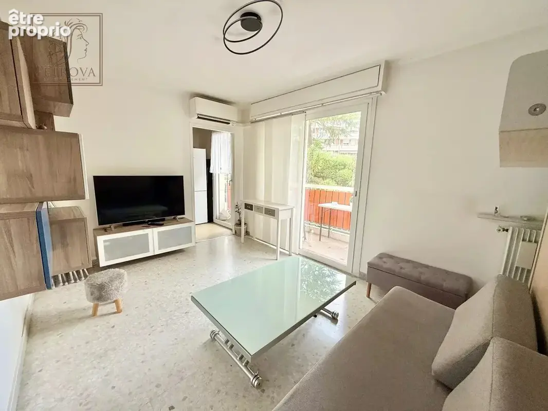 Studio avec balcon parking et cave - gorbella - photo 2
