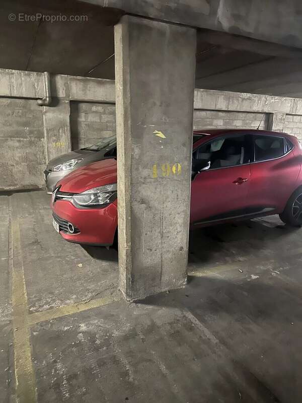 Parking à PARIS-19E