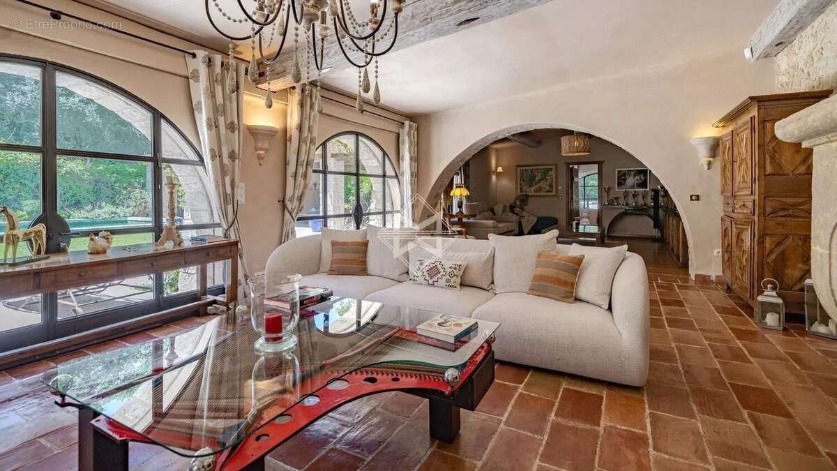 Maison à ROQUEFORT-LES-PINS