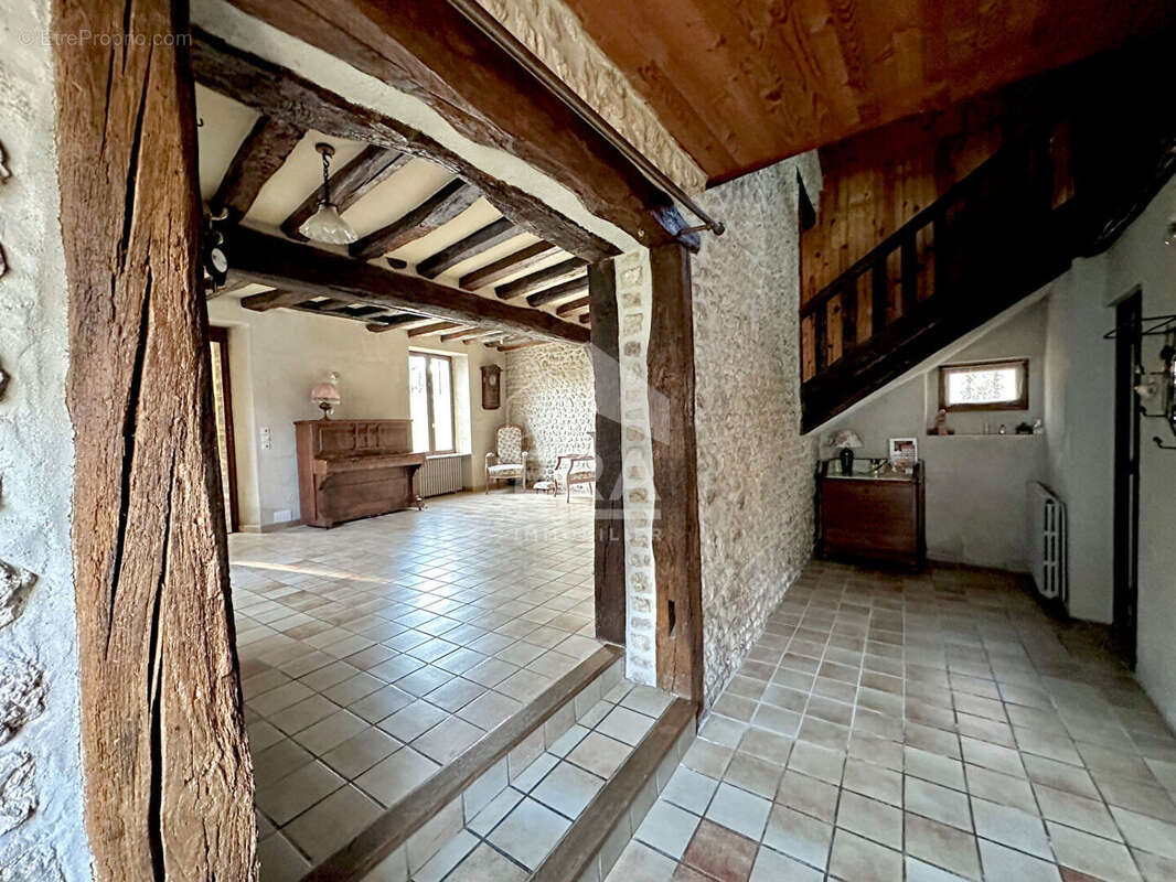 Maison à POLIGNY
