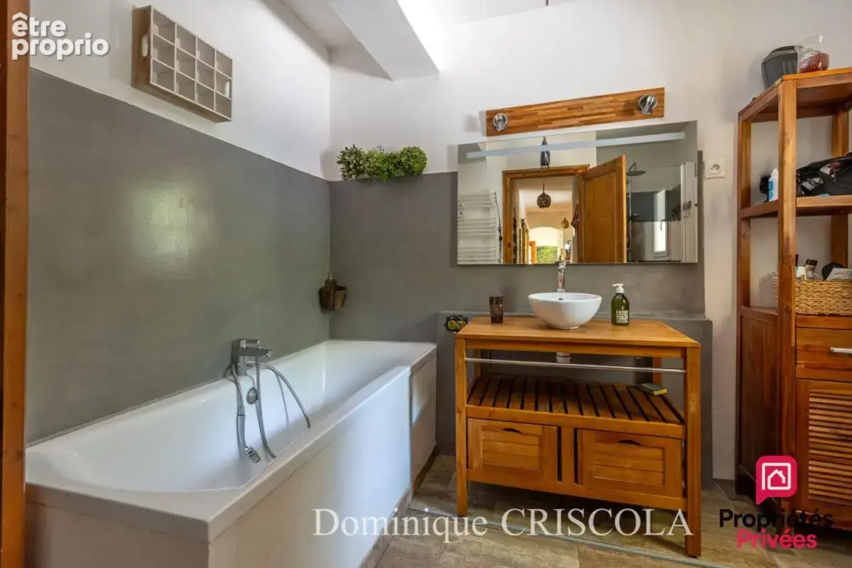 CAMPS LA SOURCE - Maison de charme avec piscine et dépendances en plein coeur de la Provence Verte - photo 8