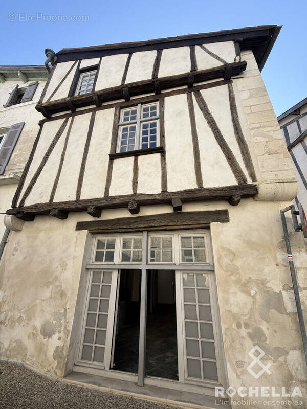 Maison à SAINT-JEAN-D'ANGELY