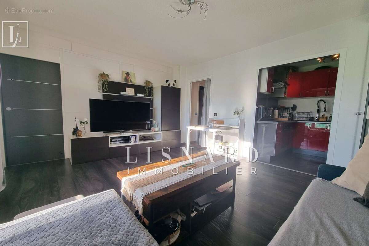 Appartement à VALLAURIS