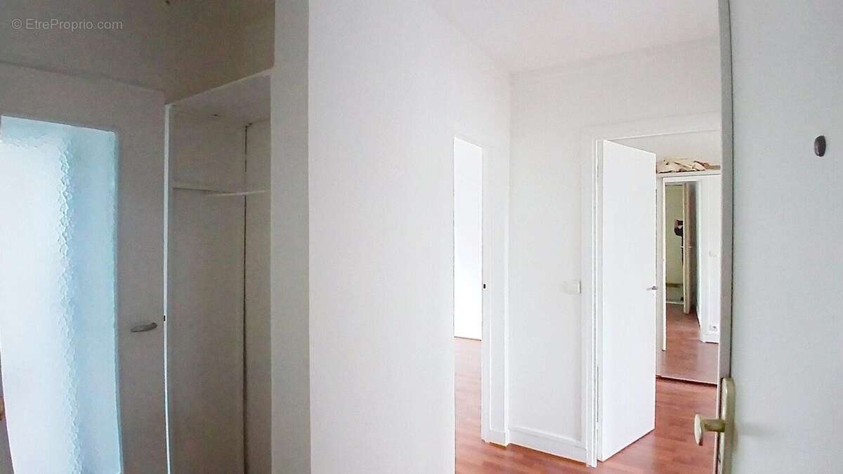 Photo 7 - Appartement à LA CELLE-SAINT-CLOUD