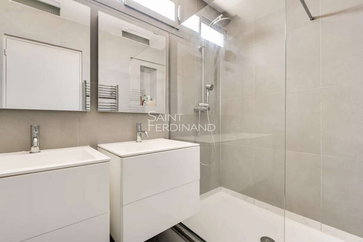 Appartement à NEUILLY-SUR-SEINE
