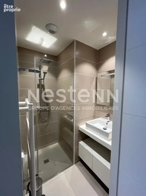 Appartement 3 pièces de 74 m2 situé en bordure de mer au centre du village, à l'entrée du port. - photo 13