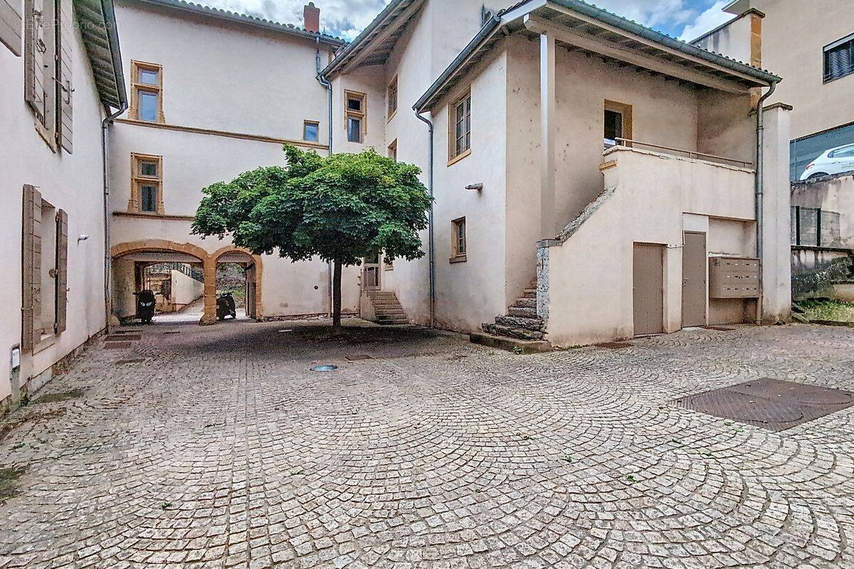 Appartement à L'ARBRESLE