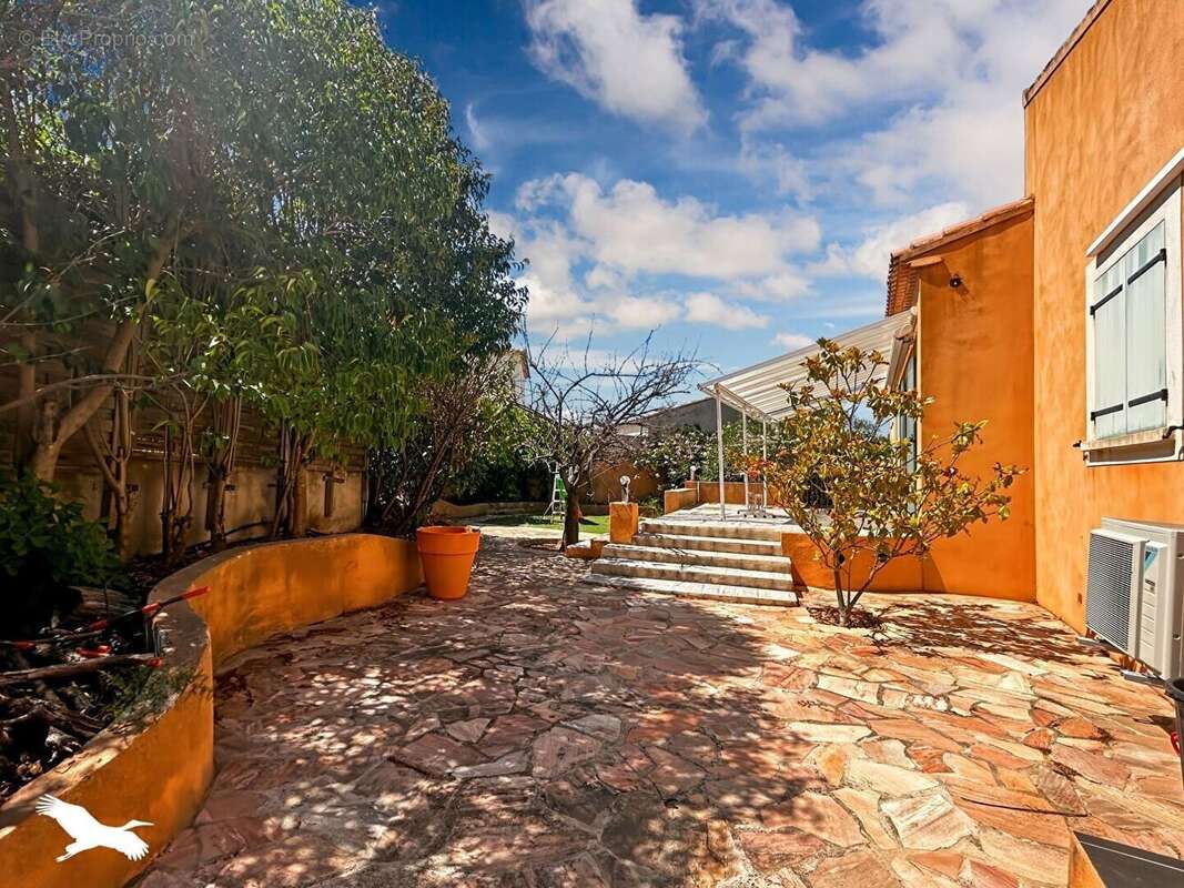 Maison à vendre Allauch 7 pièces 122,44 m2 + 100 m2 annexes aménagées + PISCINE + STATIONNEMENTS - SECTEUR ENCO DE BOTTE - photo 7