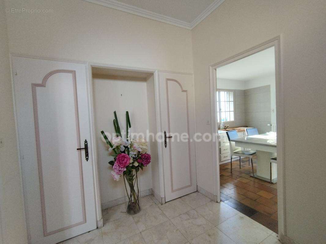 En Charente, ANGOULEME. Maison 145 m², 4 chambres, jardin clos 830 m² et grand garage - photo 4