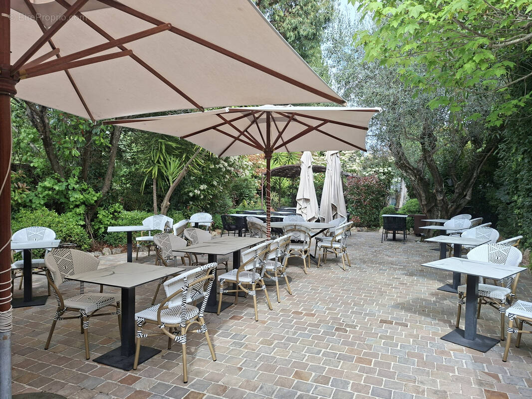 Commerce à MOUGINS