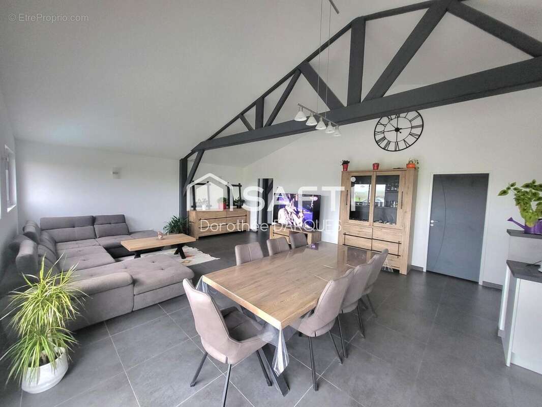 Commerce 212 m² à Longuenesse  - photo 2
