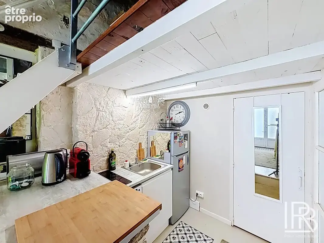 "appartement" atypique - charme de l'ancien - rue sainte - photo 6