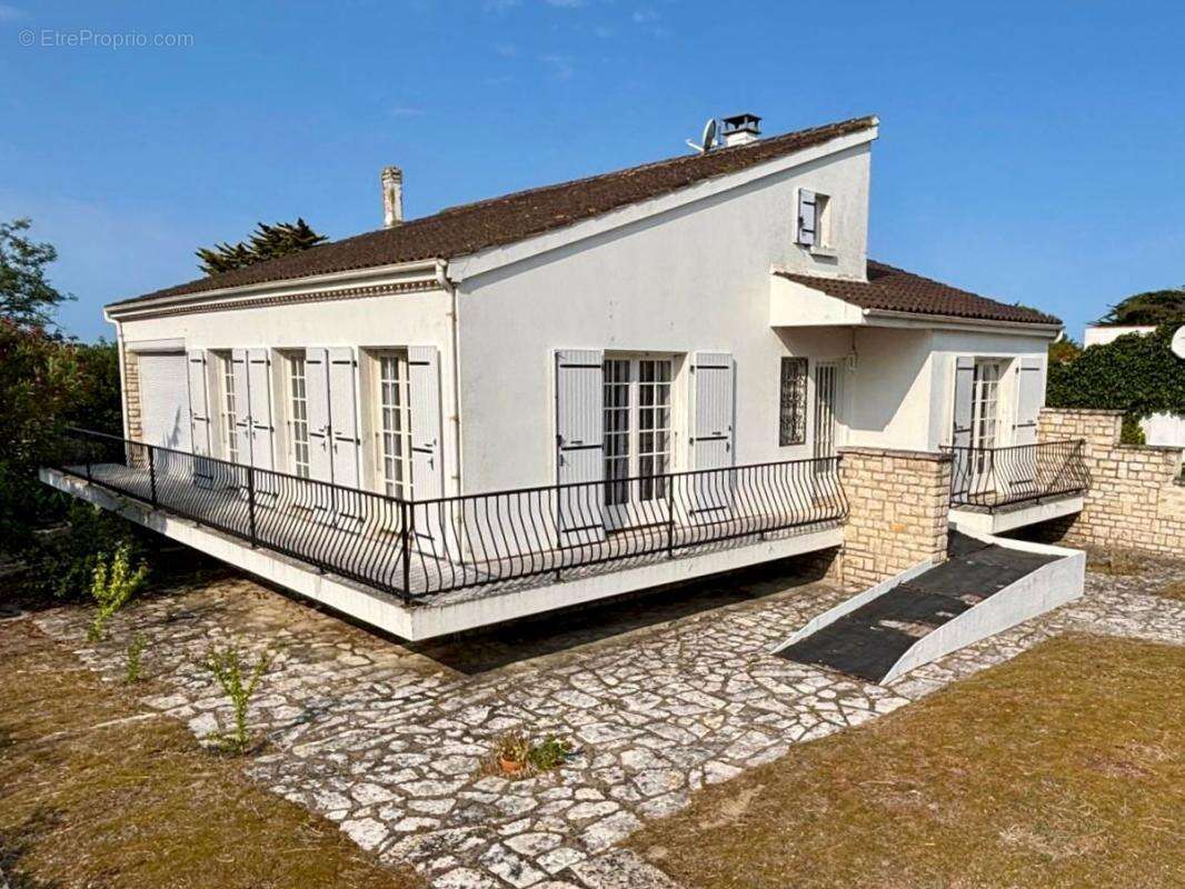 Maison à LA BREE-LES-BAINS